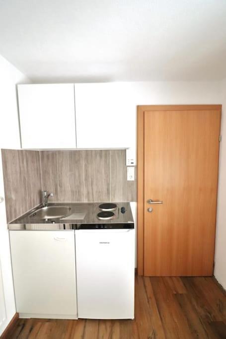 Schickes Zimmer Mit Top-Ausstattung In Idealer Lage Feldkirch Eksteriør billede